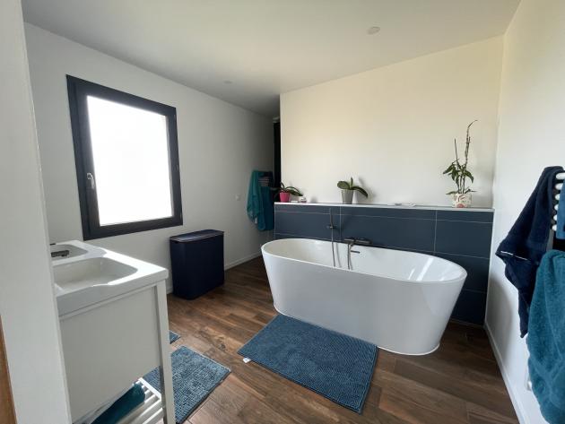 Salesforce-Agency-Posts-0012o00002dogw1AAA-idee-salle-de-bain-maison-mikit