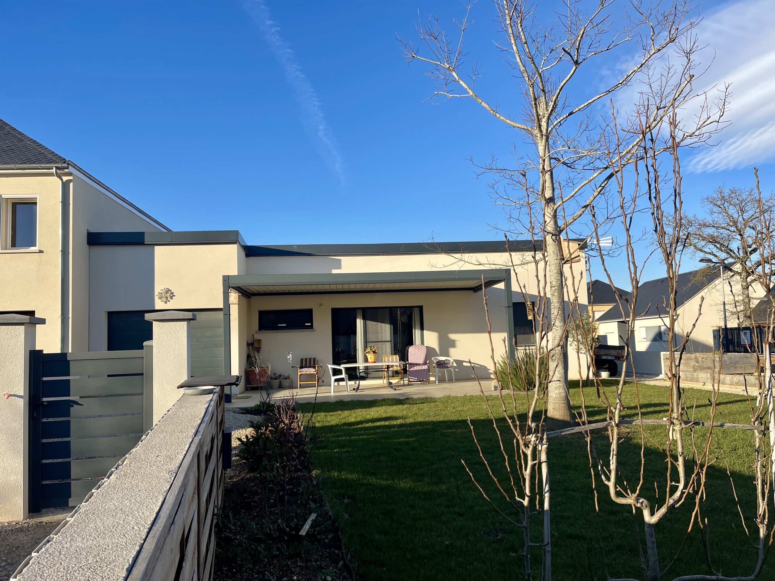 Maison contemporaine sur-mesure livrée à Laissac par Mikit Rodez